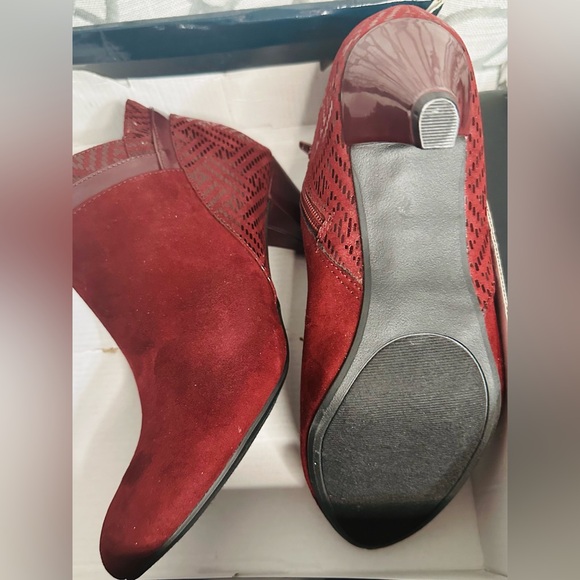 Karen Scott Cahleb Dress Contemporary Style Booties Wine Color 9 M - Picture 9 of 9
